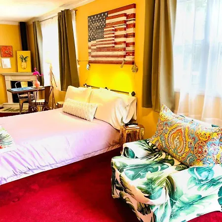 Catskill Cabin The Flamingo Suite 5